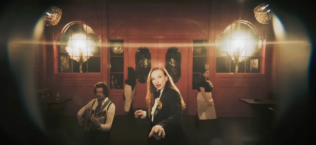 Judith Owen, “To Your Door”